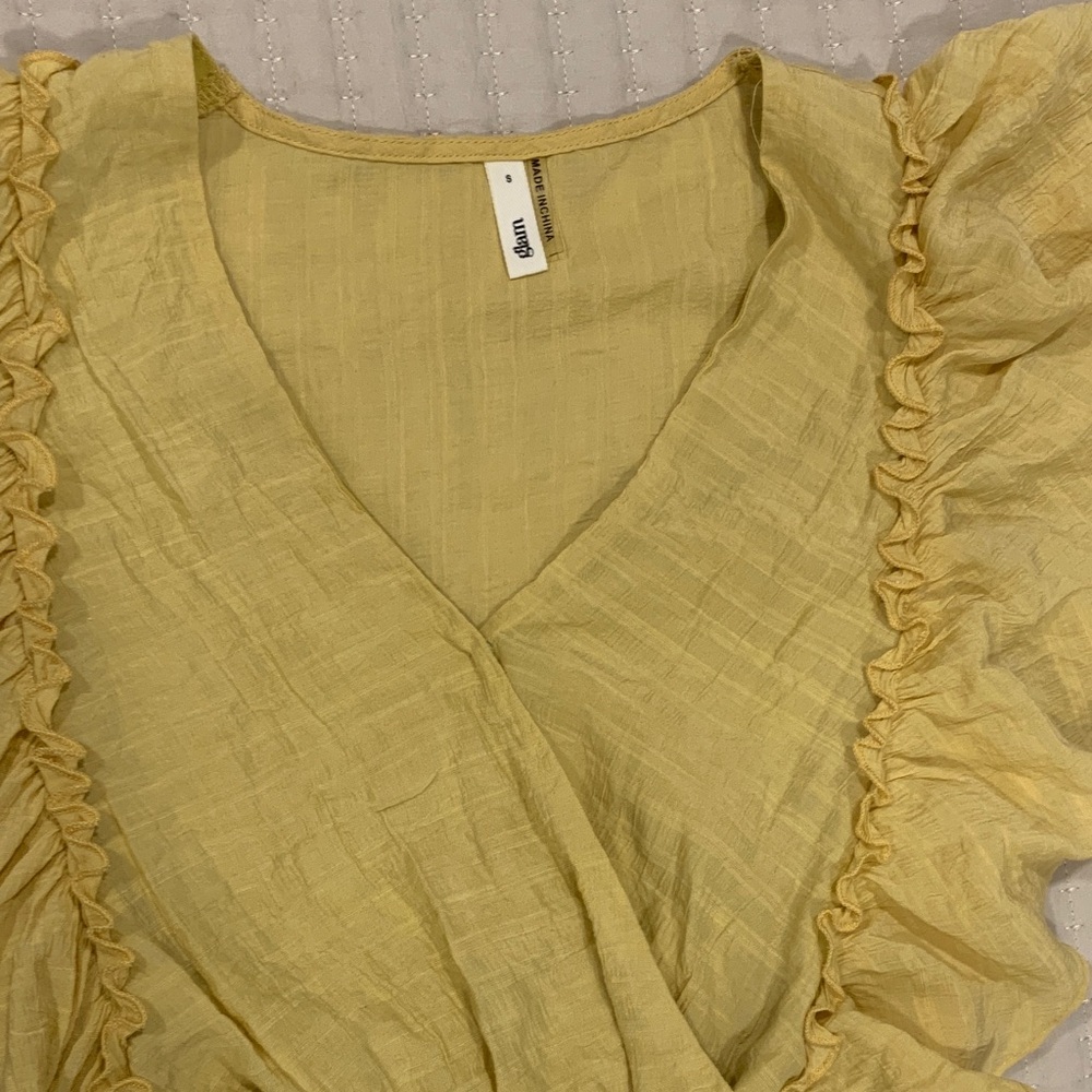Glam Lemon Ruffled Blouse - Picture 4 of 6